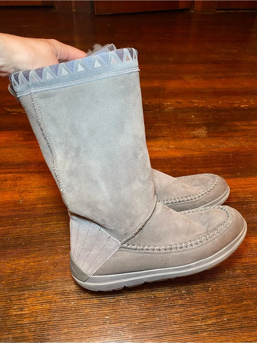 EUC Manitobah WR Reflections Mid Winter Boot w/ Geometric Embroidered Collar